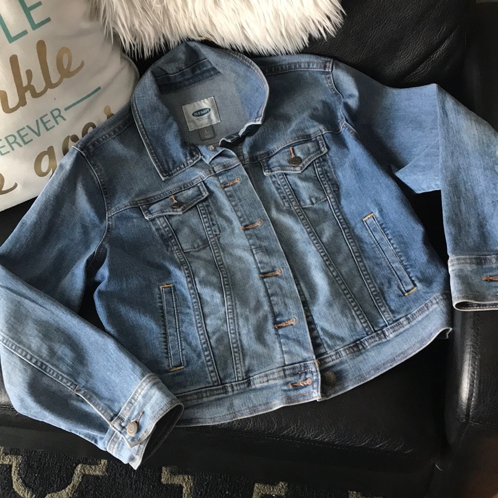 *EXCELLENT CONDITION* Trendy Denim Jacket